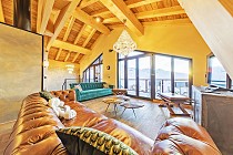 Val Thorens | Les Chalets Koh I Nor | woonkamer met balkon en zitbank